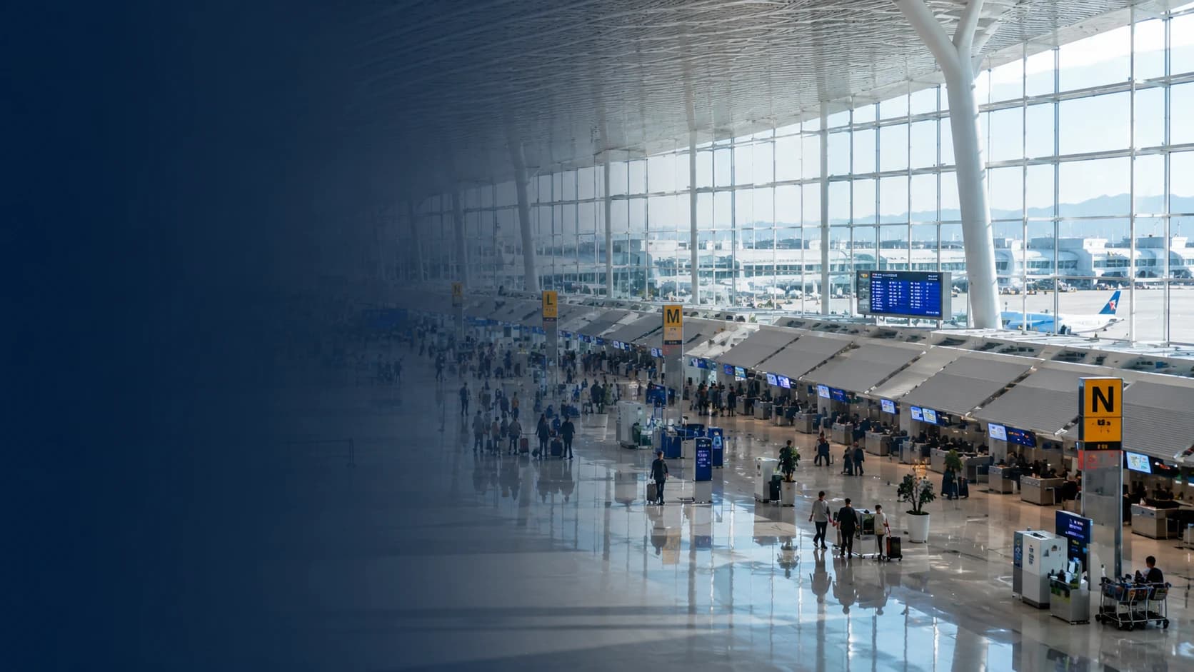 공항 터미널 보안 검색 현장